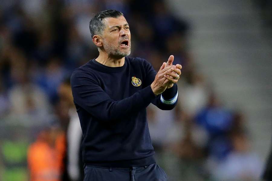 Sergio Conceição entrainant pendant un match